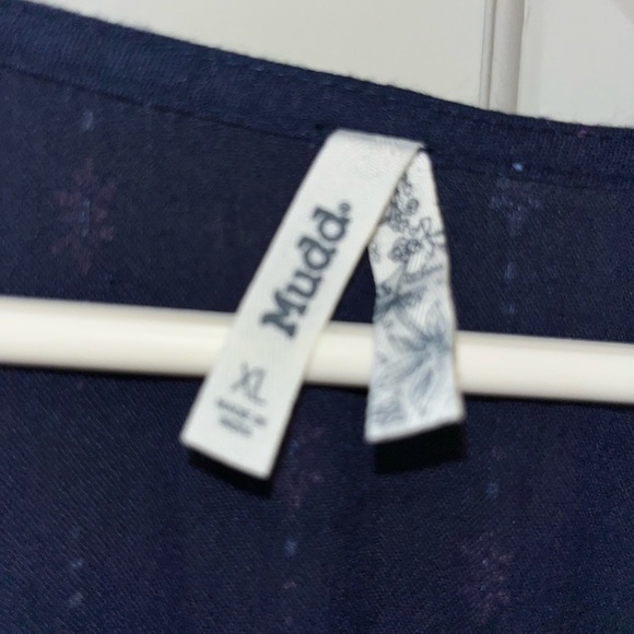 Reseller Bundle Box 5 total Pieces (4 NWT!+ 1 preloved) Closet Cleanout - Picture 9 of 15